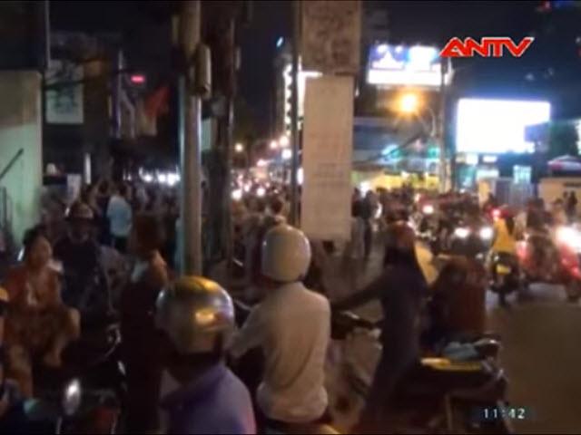 Video An ninh - Vờ mua đồ, "kiều nữ" chém nhân viên thu ngân, cướp tiền