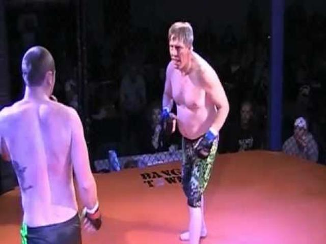 Thể thao - MMA: "Già gân" U60 hạ gục "ngựa non háu đá"