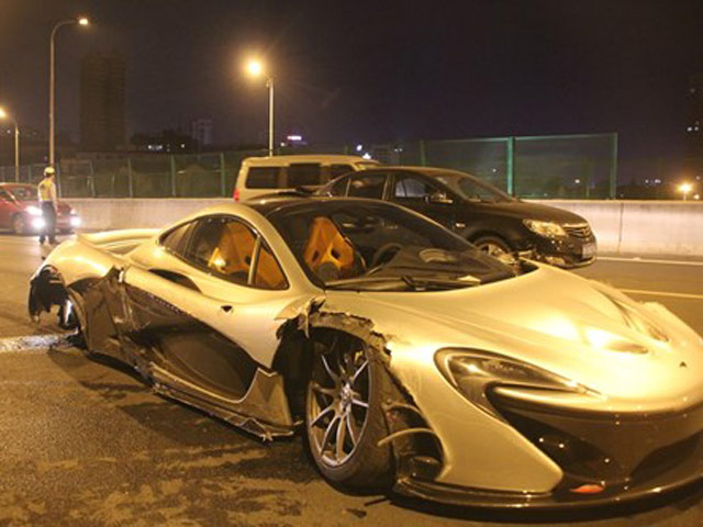 Ô tô - Xe máy - Xế hộp 45 tỉ đồng nát bươm sau cú đâm kinh hoàng