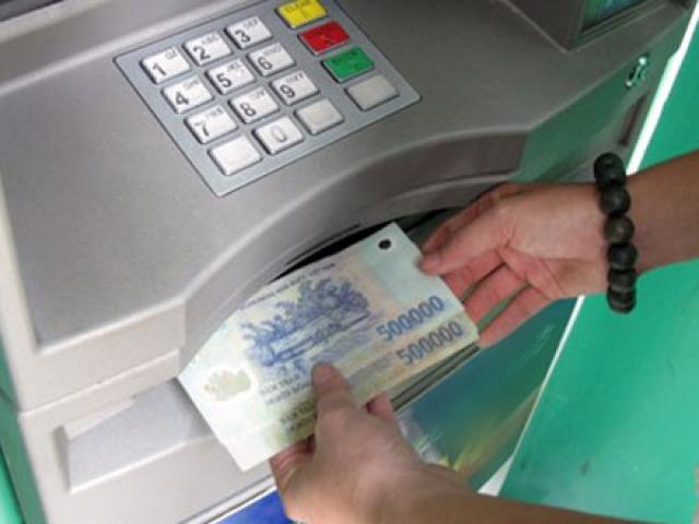 Ngơ ngác vì tiền tiết kiệm trong thẻ ATM tự “bốc hơi”