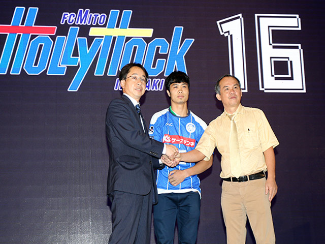 Bóng đá - “Sếp” CLB Nhật Bản gặp bầu Đức bàn về Công Phượng