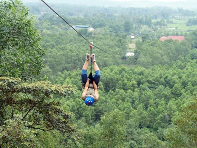 Du lịch - Thử làm "siêu nhân" bay trên dây đu "tử thần" ở Huế