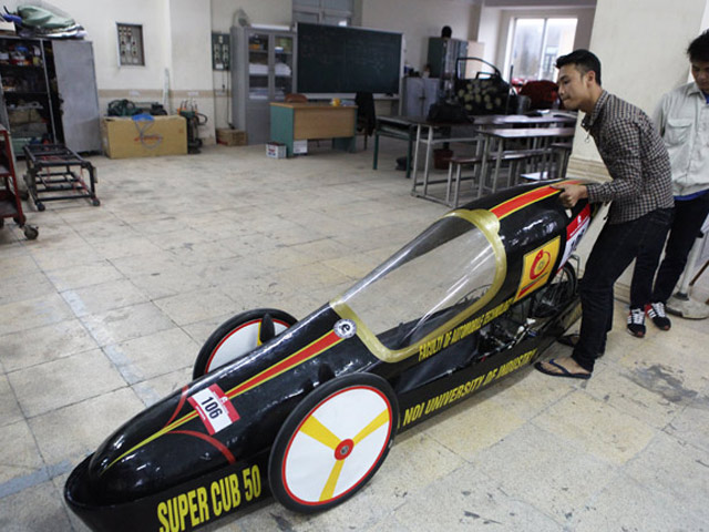 Tin tức trong ngày - SV Việt chế chiếc xe chạy 3.000km chỉ với… 1 lít xăng