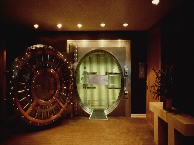 Công nghệ thông tin - Tiếc tiền xây tường lửa, một ngân hàng bị hacker "hốt" 81 triệu USD