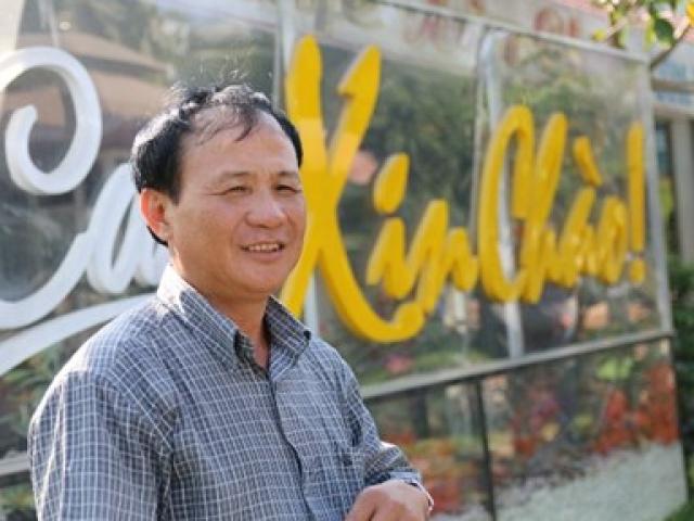 Tin tức trong ngày - Trao quyết định đình chỉ vụ án cho chủ quán "Xin Chào"