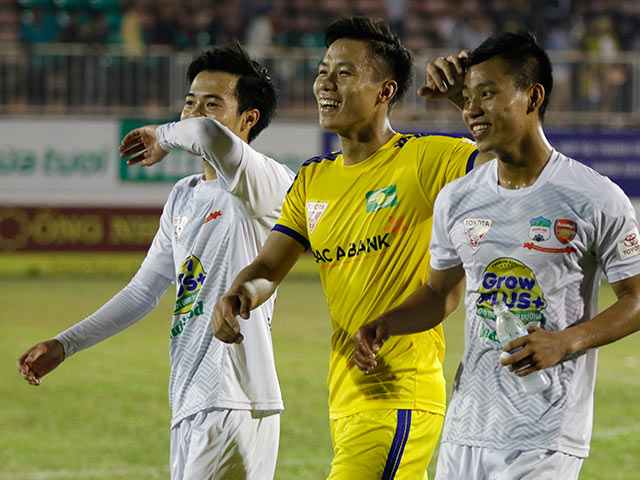 Bóng đá - HLV đội HAGL: "Quế Ngọc Hải nên bị đuổi sớm hơn"