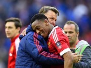 Bóng đá - MU thắng nhọc: Martial bị thử doping, Van Gaal bình thản