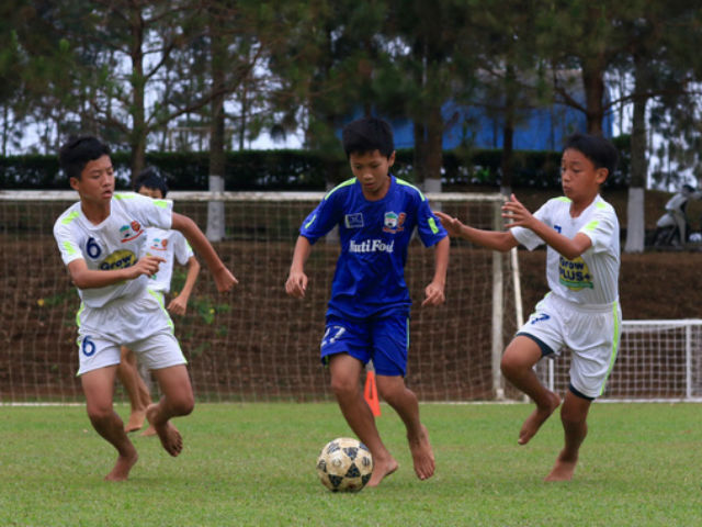 Bóng đá - Bất ngờ với em họ Công Phượng