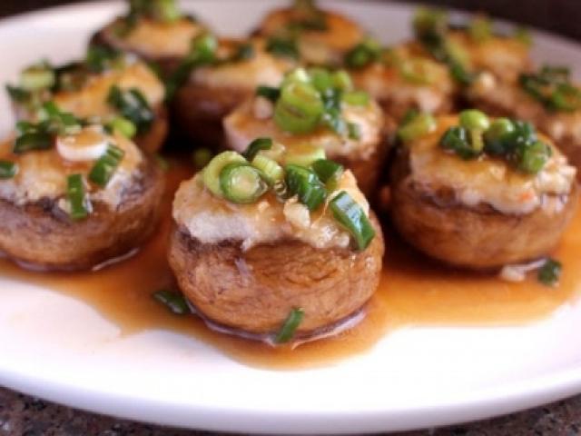 Ẩm thực - Ngon miệng với canh thịt nạc nấu chua, nấm nhồi tôm