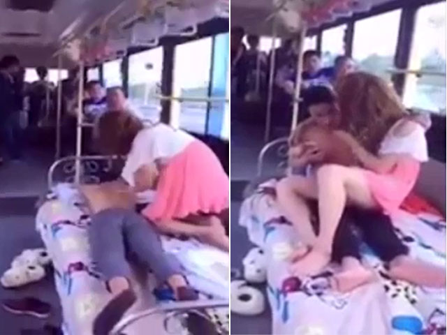 Clip: Cặp đôi vô tư âu yếm trên giường nằm xe buýt
