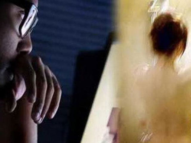 Quay lén 17 nữ sinh tắm để tống tiền