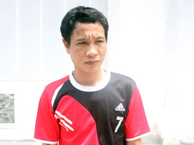 Pháp luật - Tạm giam kẻ gí dao vào cổ con tin, bắt chở đi 3 giờ