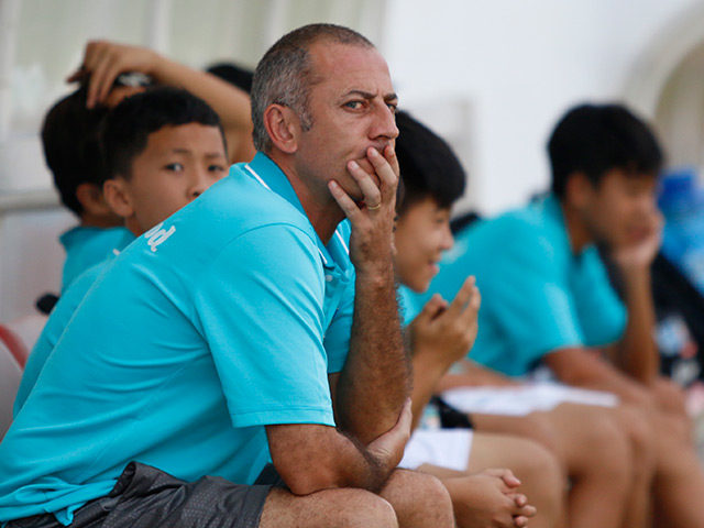 Bóng đá - Thầy Giôm &amp; đám trẻ nhà bầu Đức: Yêu lại từ đầu