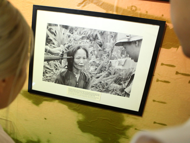 Tin tức trong ngày - Cận cảnh 400 hiện vật lưu giữ ký ức chiến tranh ở HN