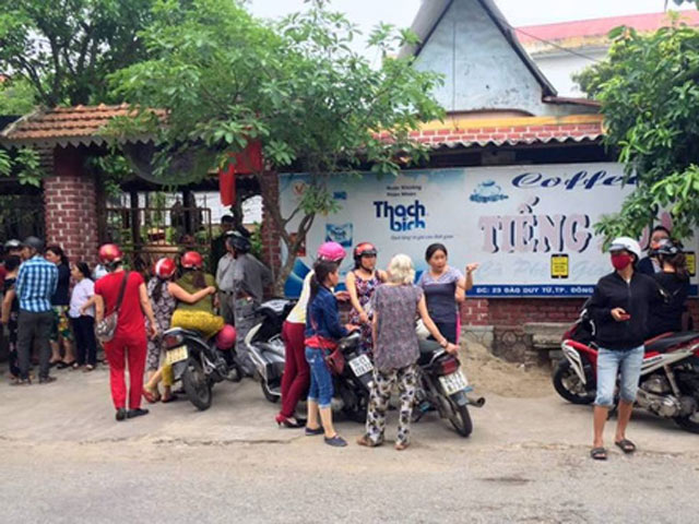 Pháp luật - Tạt xăng đốt người ngay giữa quán cà phê đông người