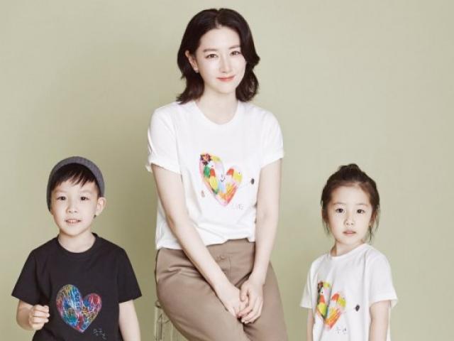 Phim - Fan "phát sốt" với loạt ảnh của 3 mẹ con Lee Young Ae