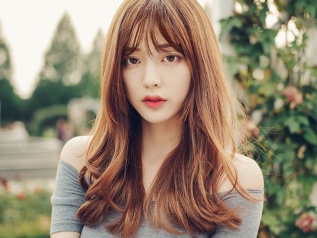Làm đẹp - Biến nước hoa hồng thành dưỡng chất thần kì cho da