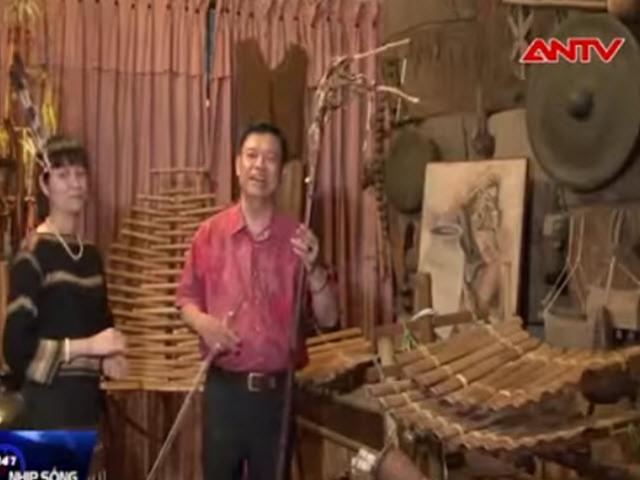 Ca nhạc - MTV - Ngắm kho “báu vật dân tộc ” của tỷ phú nhạc cụ Việt