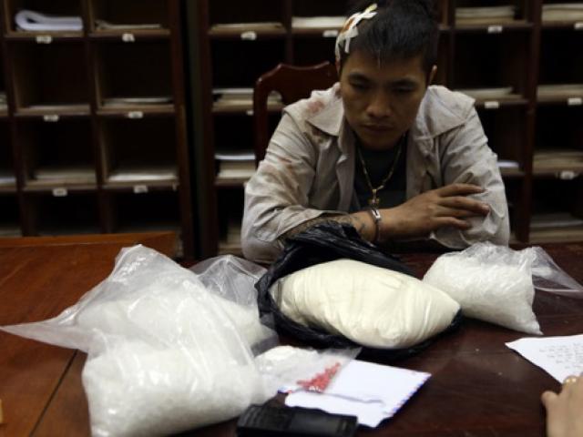 Pháp luật - Trùm ma túy bắn trả công an vây bắt có cả "kho" vũ khí