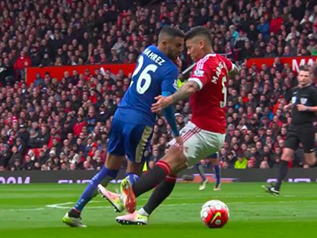 Bóng đá - TRANH CÃI: Mahrez dùng "ma thuật" nhưng MU thoát 11m