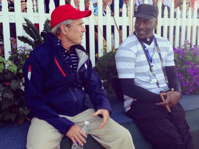 Thế giới - Cựu tổng thống Mỹ Bush "vui thú điền viên"