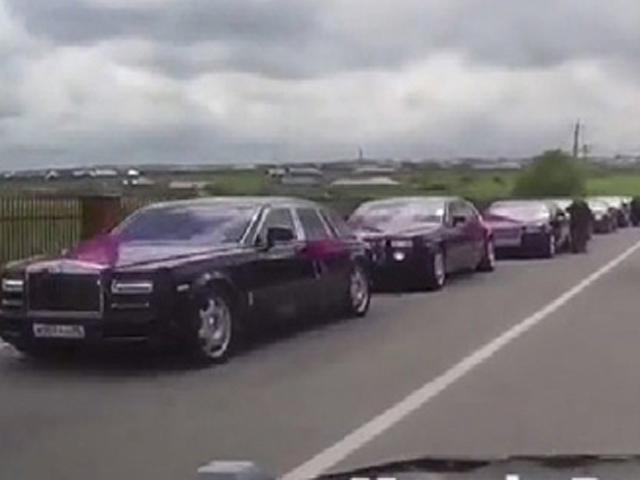 Ô tô - Xe máy - "Sốc" với đám cưới có trăm chiếc Rolls-Royce và Mercedes-Benz