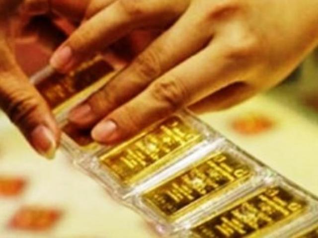 Kinh doanh - Vàng tiếp tục lao dốc, tỷ giá ổn định