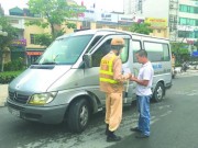 Tin tức trong ngày - Theo chân đặc nhiệm bắt xe dù, xe nhồi khách