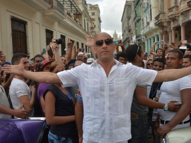 "Người hùng cơ bắp" bị bao vây ở Cuba khi quay Fast 8