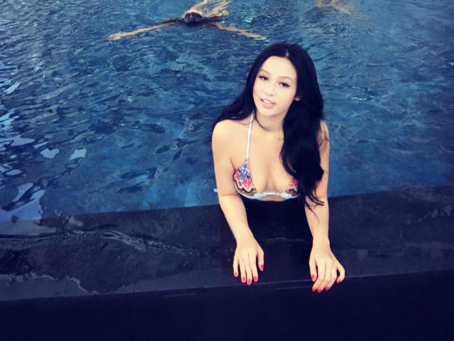 Mỹ nhân Việt ”giải nhiệt mùa hè” với bikini nóng bỏng