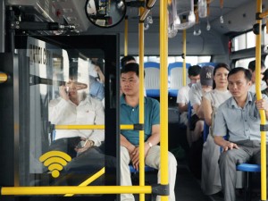 Tin tức trong ngày - Trải nghiệm xe buýt &quot;5 sao&quot; của Thủ đô