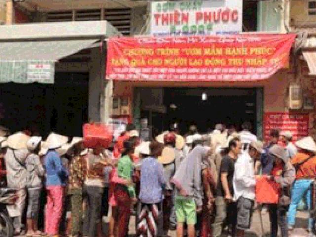 Tin tức trong ngày - Chuyện khó tin về "những người giàu" ở quán cơm nghèo nhất SG