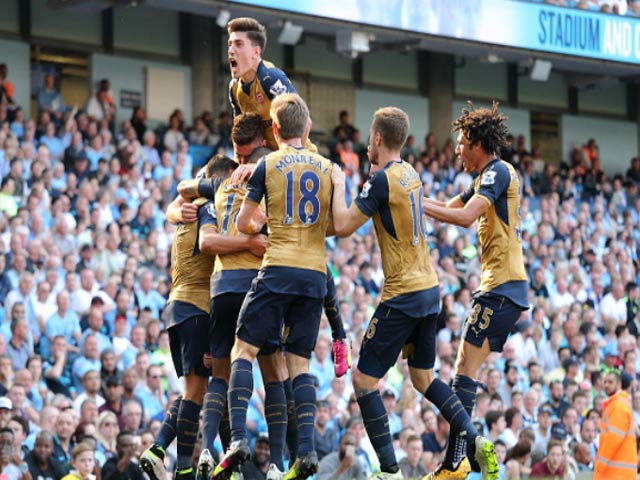 Bóng đá - Van Gaal nên bị đuổi vì để fan MU phải cổ vũ Arsenal