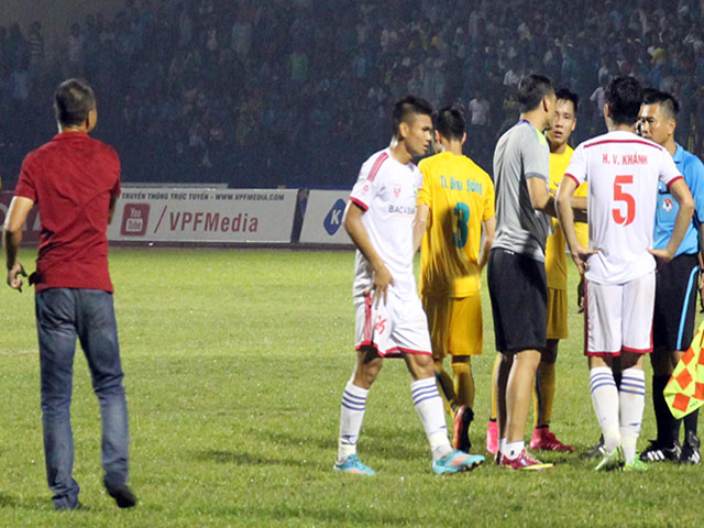 Bóng đá - Ám ảnh "tiếng còi đen" với đội khách ở sân Thanh Hóa