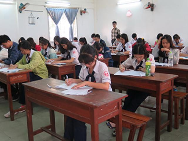 Một tháng thi thử một lần, học sinh bơ phờ