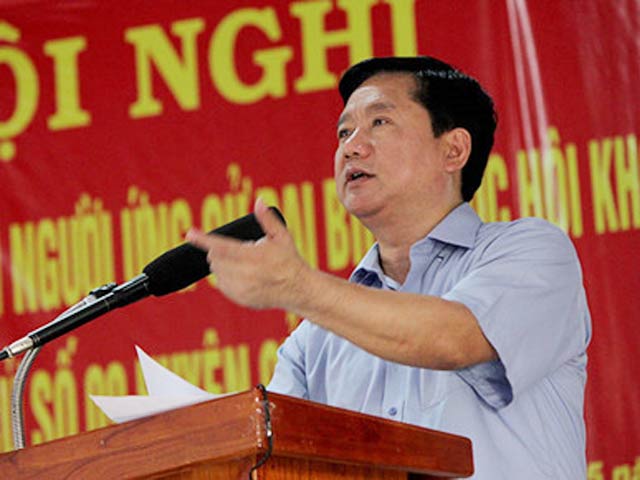 Tin tức trong ngày - Bí thư Thăng: "Các ông vào nhà dân xem ở được không?"