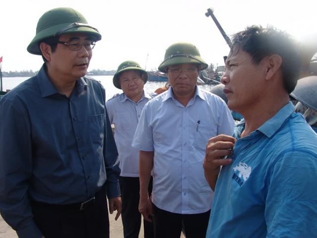 Tin tức trong ngày - Bộ trưởng NN&amp;PTNT: "Hải sản cách bờ 20 hải lý đều ăn được"