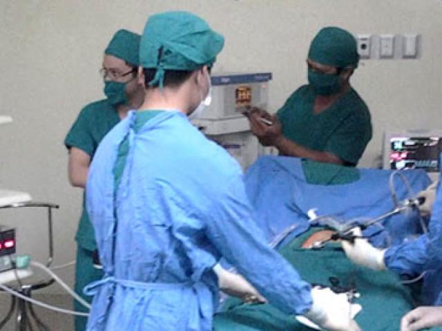 Sức khỏe đời sống - Đợi chồng công tác về quyết định, con vỡ ruột thừa suýt chết