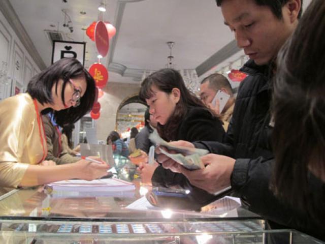 Tài chính - Bất động sản - Giá vàng bất ngờ "lội ngược dòng" tăng mạnh chiều 11/5