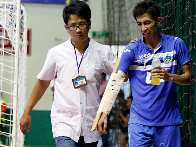 Bóng đá - Nhập viện gấp, SAO futsal VN có thể lỡ World Cup
