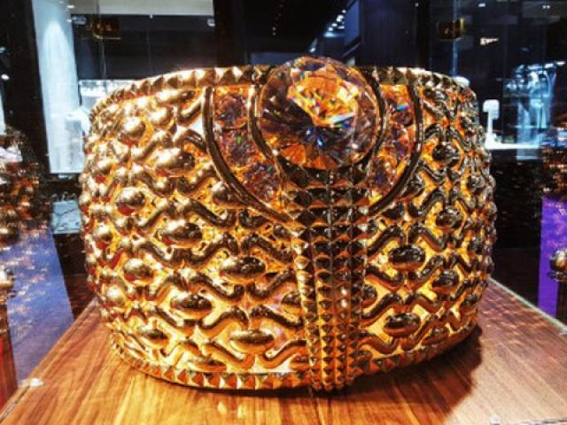 Thế giới - UAE trưng bày nhẫn vàng 64kg lớn nhất thế giới