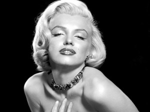 Xu hướng thời trang - Son môi 52 tuổi của Marilyn Monroe bán giá 440 triệu