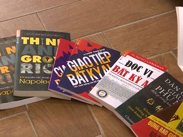 Thị trường - Tiêu dùng - Siêu lợi nhuận từ làm sách giả