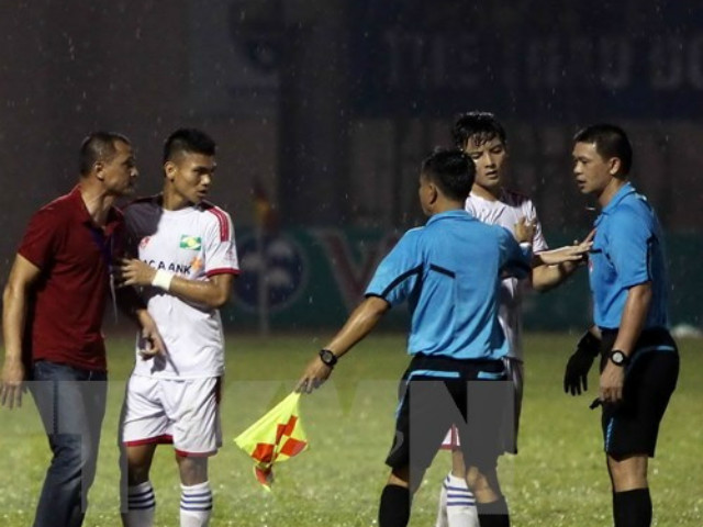 Bóng đá - Tiết lộ sốc sau vụ “còi ma” của trọng tài Chiến