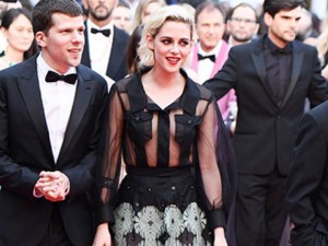 Phim - Kristen Stewart mặc đầm xuyên thấu trên thảm đỏ Cannes