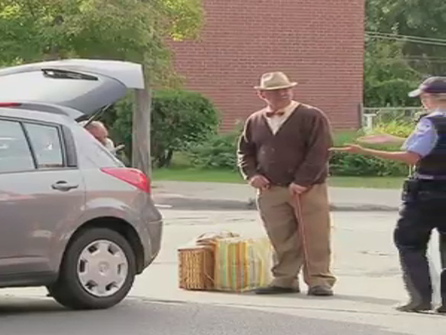 Video hài: Ông già đỗ xe "bá đạo" nhất thế giới