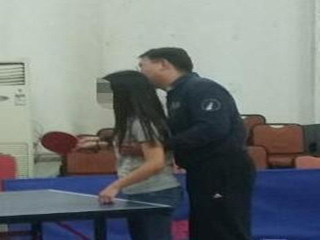 Bạn trẻ - Cuộc sống - TQ: Thầy giáo bị nghi sàm sỡ nữ sinh khi dạy bóng bàn