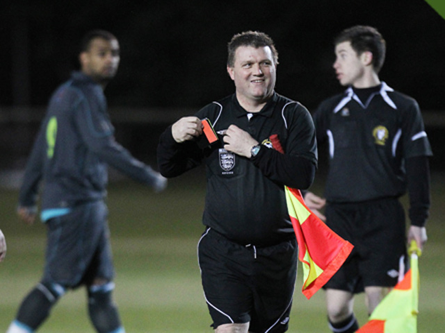 Bóng đá - Ở Premier League, trọng tài mới “là cha là mẹ”