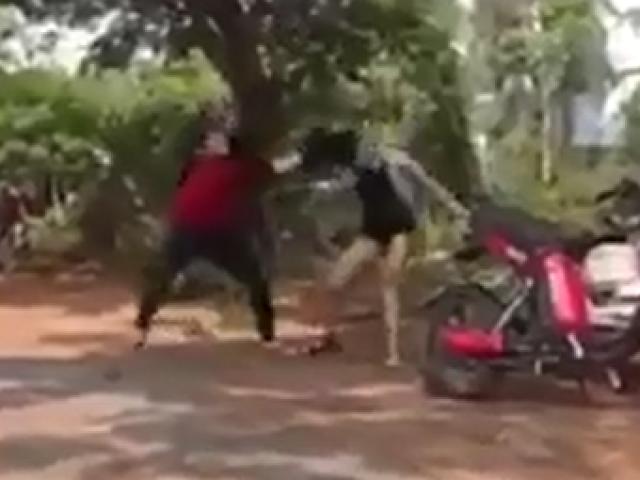 Giáo dục - du học - Xôn xao clip 2 “hotgirl” đánh nhau dữ dội