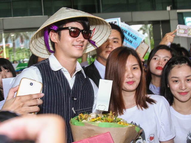 Phim - Fan Việt hạnh phúc đón mỹ nam "Tình người duyên ma"